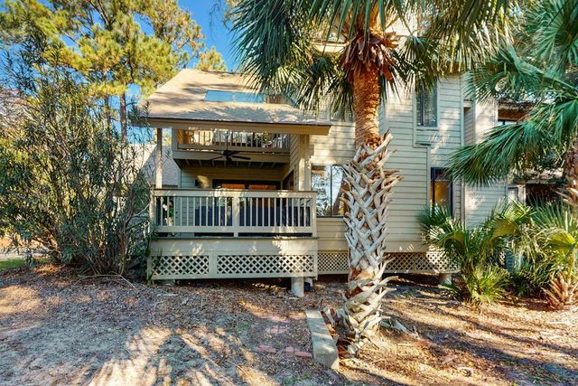 18th fairway golf-front condo with pool