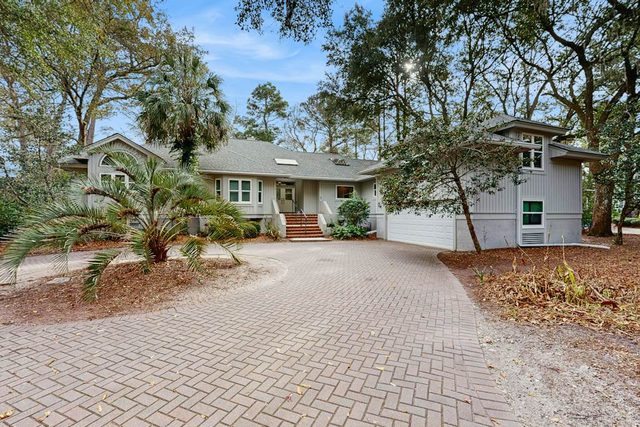 Beautiful half-acre estate with private hot tub and passes to the shared pool.