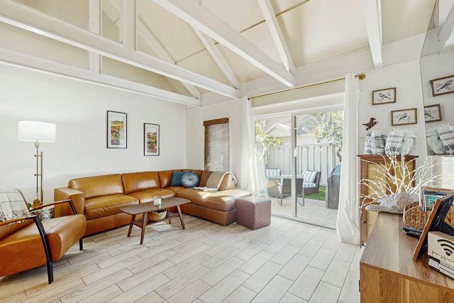 Beautiful condo close to tennis/pickleball courts, beach access, golf and pool