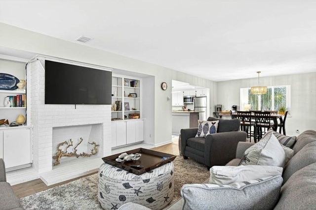 Charming Townhome with Golf Course View,On-site Pool and Short Walk to Beach!