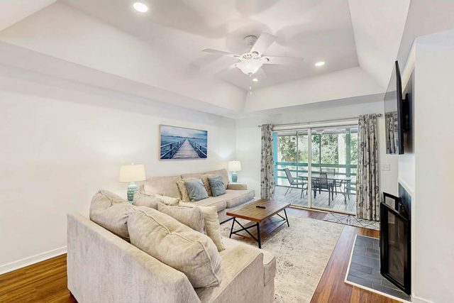 Coastal Comfort Near Shipyard Beach, Golf & Coligny