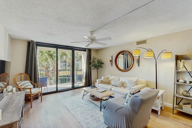 Wonderful condo right up from the beach with pool, hot tub & AC