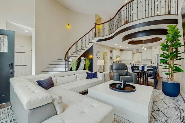 The James & Marilyn Villa | 3BR House with Patio
