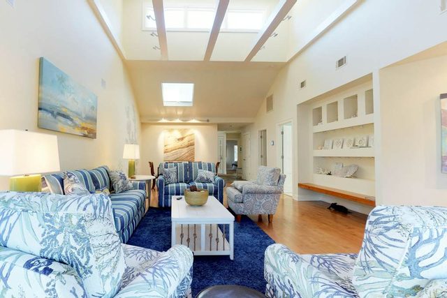 Cozy Hilton Head townhome with shared pools within a short distance of beaches