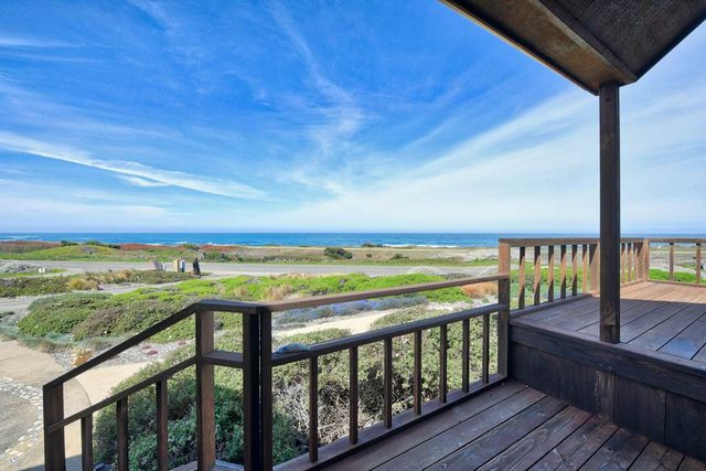 Gorgeous Waterfront home with easy Beach Access